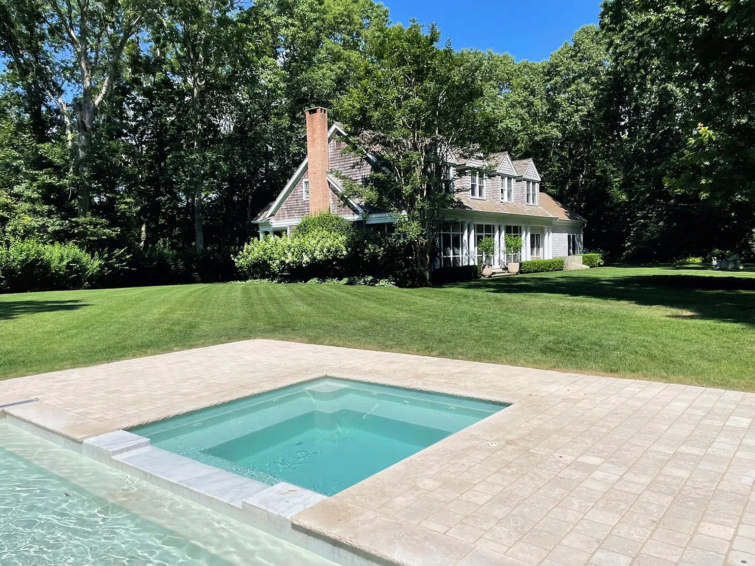 Serene Robert A.M. Stern Sagaponack Escape with Tennis — Photo 2