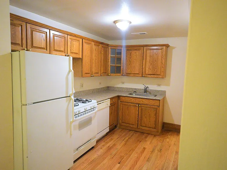 638 W Drummond Pl #G — Photo 16
