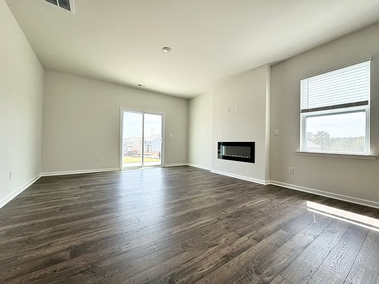 1650 Secrest Commons Dr — Photo 3