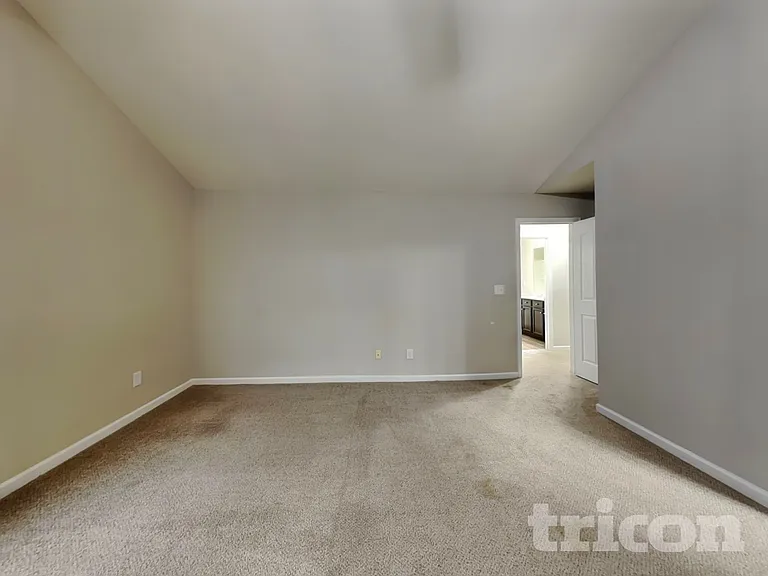 13730 Elsie Caldwell Ln — Photo 10
