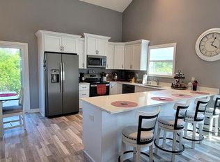 118 Phantom Lake Ct, Mukwonago, WI 53149