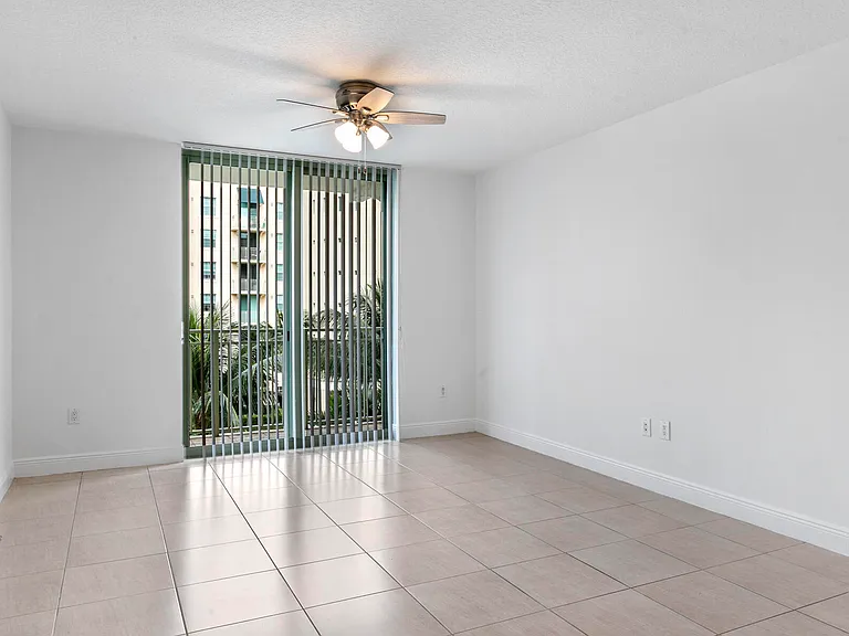 610 Clematis St #527 — Photo 8
