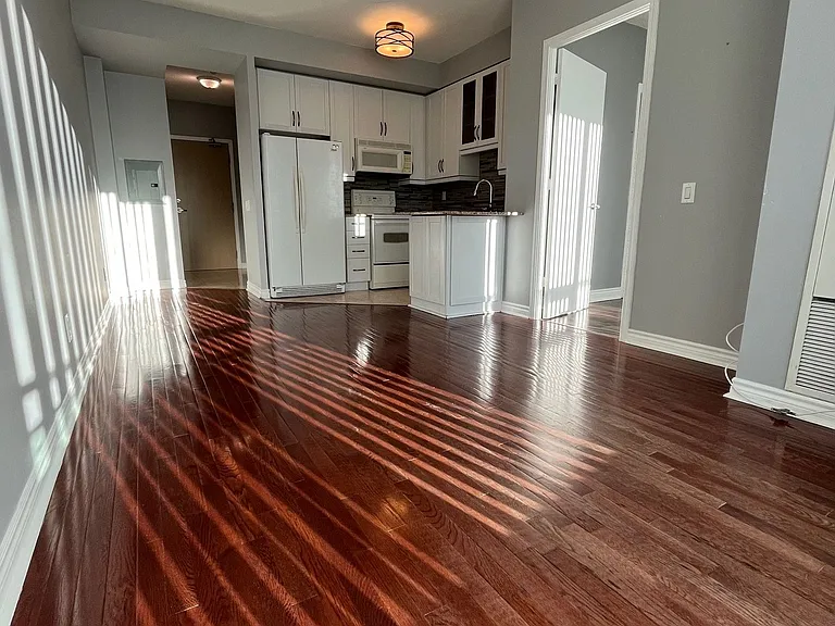 60 Byng Ave #1012 — Photo 2