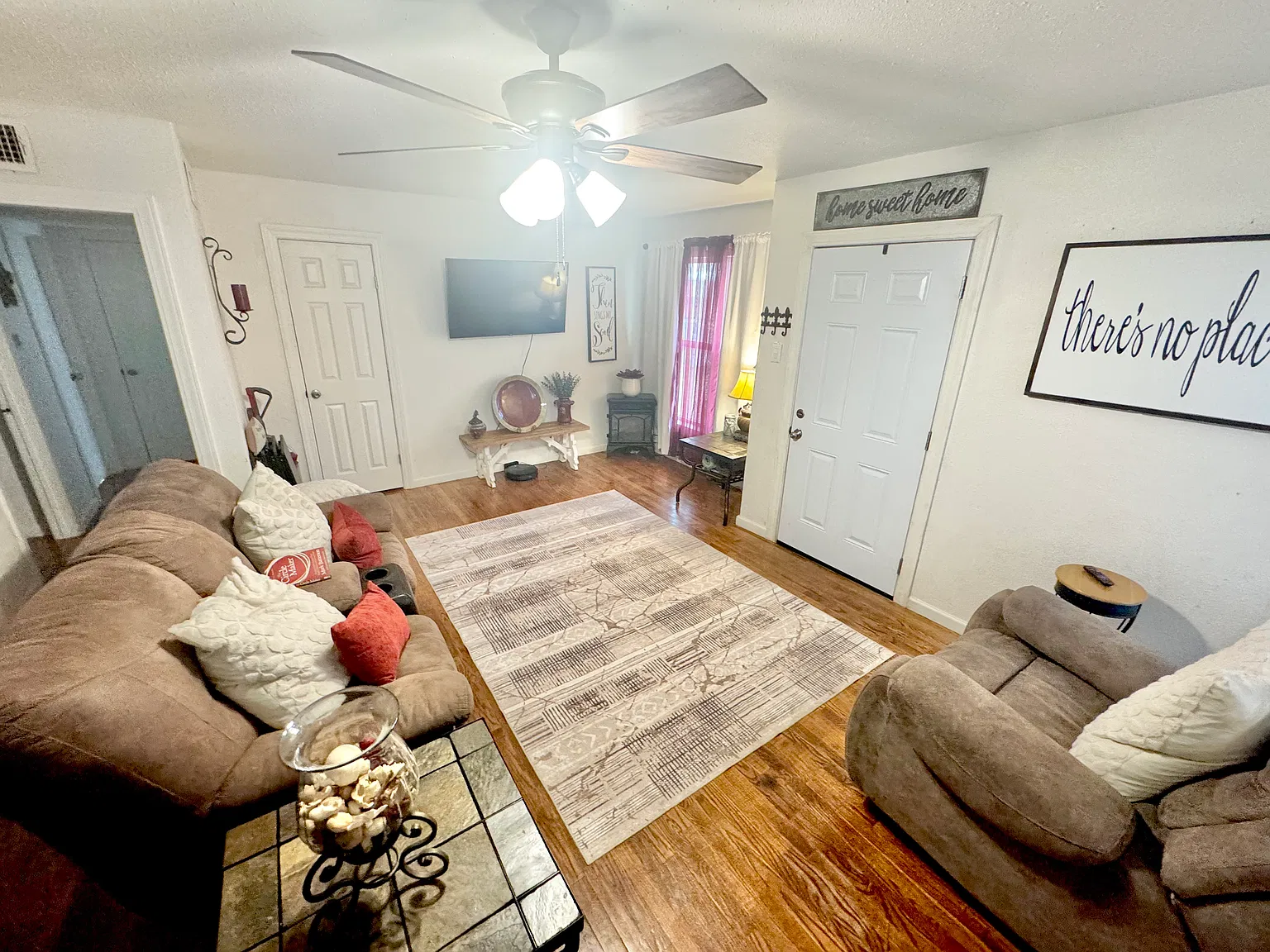 3 bed, 1061 sqft, $650 — Photo 2