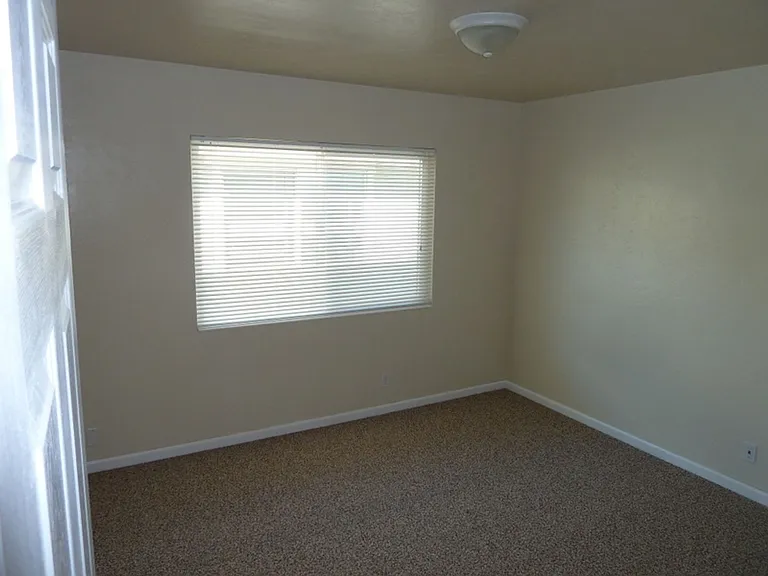 Foothill Plaza Apartments — Photo 6