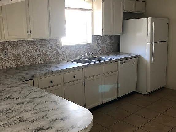 4th image of 2410 Hollis Dr