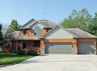 523 Clover Ridge Dr, Walford, IA 52351