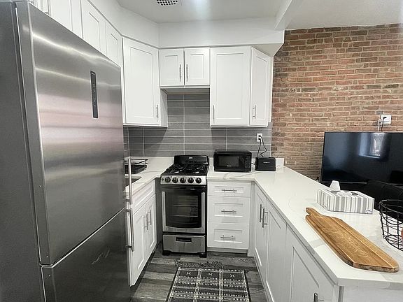 4th image of 410 W 51st St APT 504