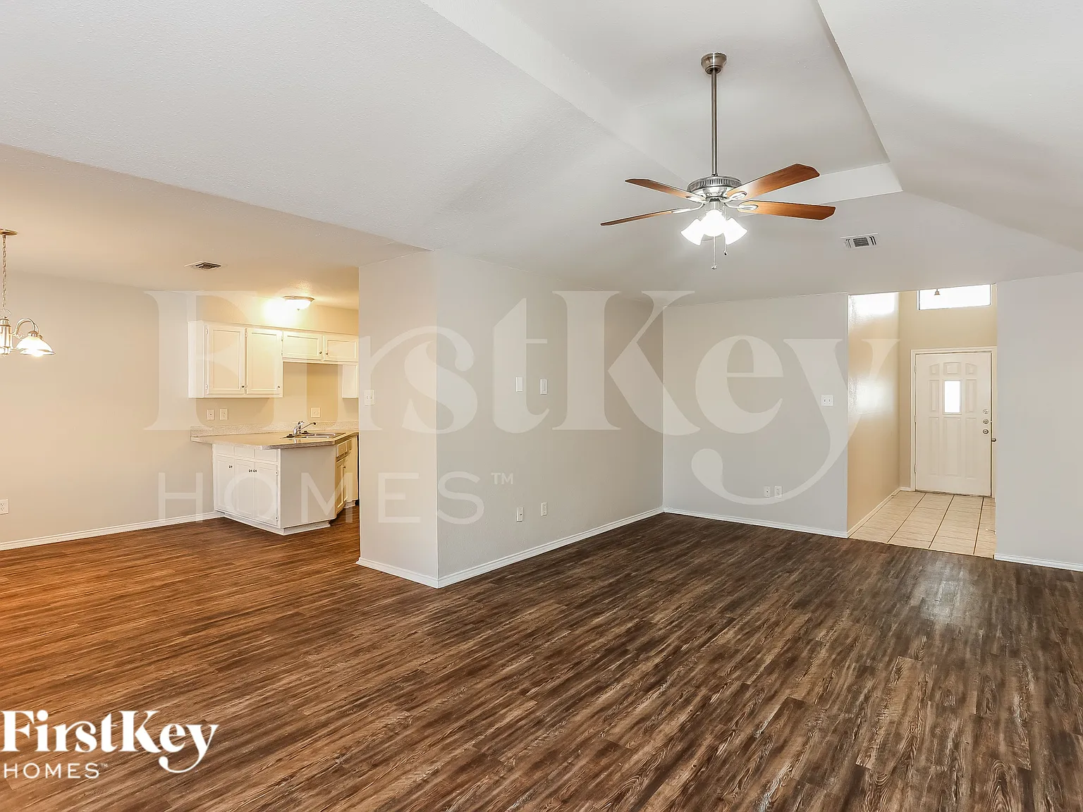 3 bed, 2.0 bath, 1559 sqft, $1,980 — Photo 2