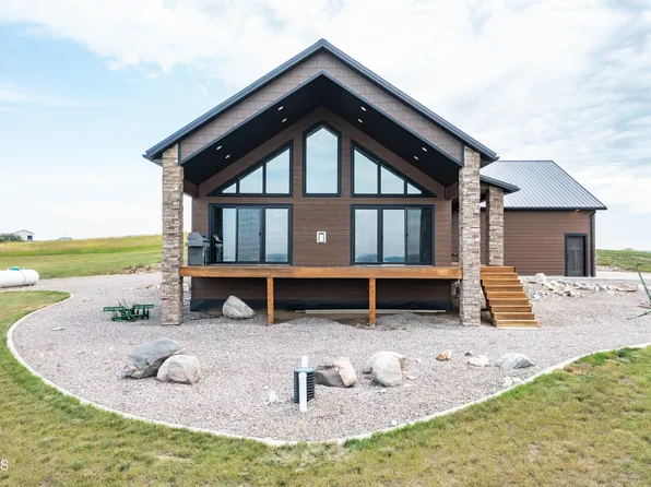 13630 34th St NW, Bismarck, ND 58503