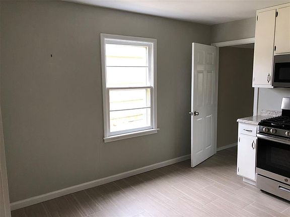 4th image of 4929 Royal Dr