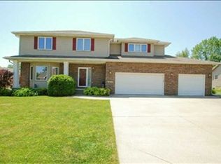 12210 Oak Brook Dr, Urbandale, IA 50323