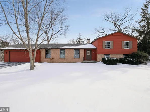 1304 Wilderness Run Dr, Eagan, MN 55123
