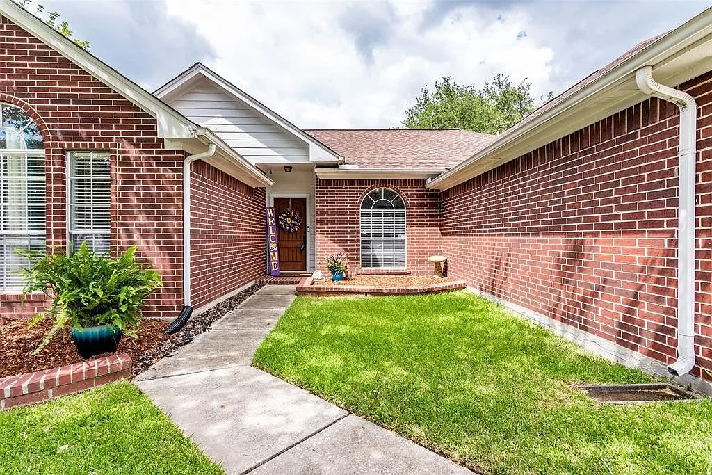 4 bed, 2.0 bath, 1868 sqft, $2,250 — Photo 3