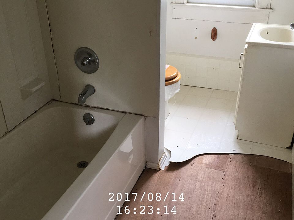 1st image of 207 S Market St