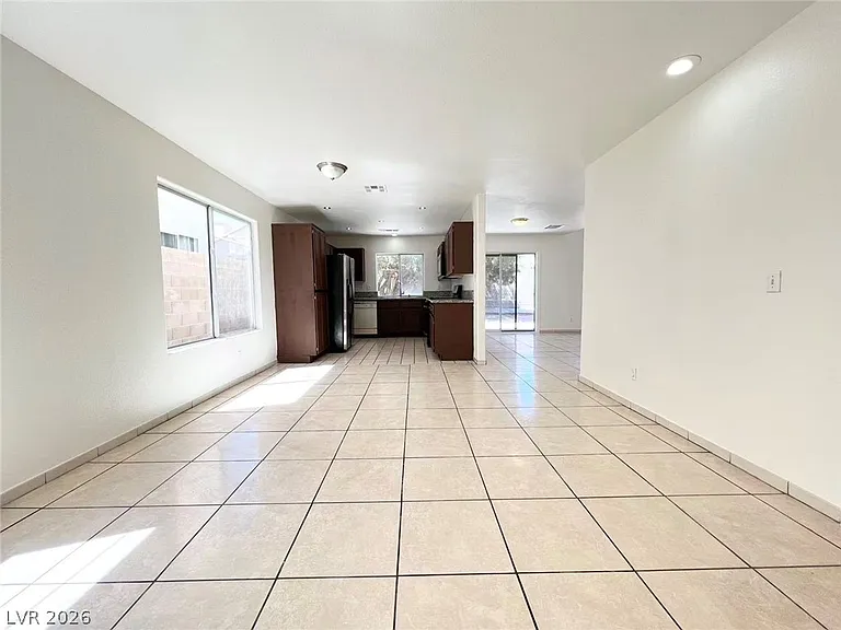 8284 W Rochelle Ave — Photo 6