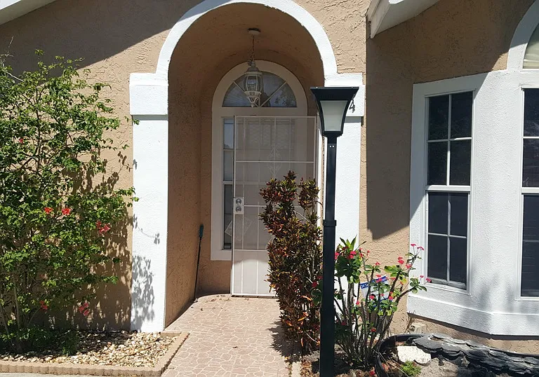 404 San Gabriel St — Photo 2
