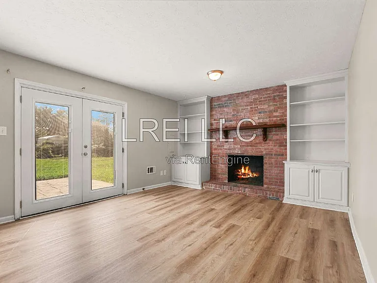 2414 Parkdale Ave — Photo 8