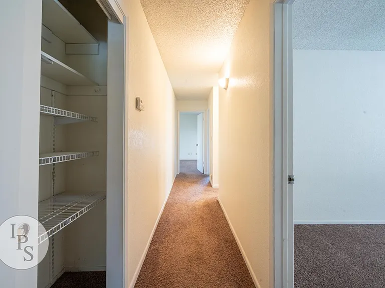 2131 E Cromwell Ave — Photo 11