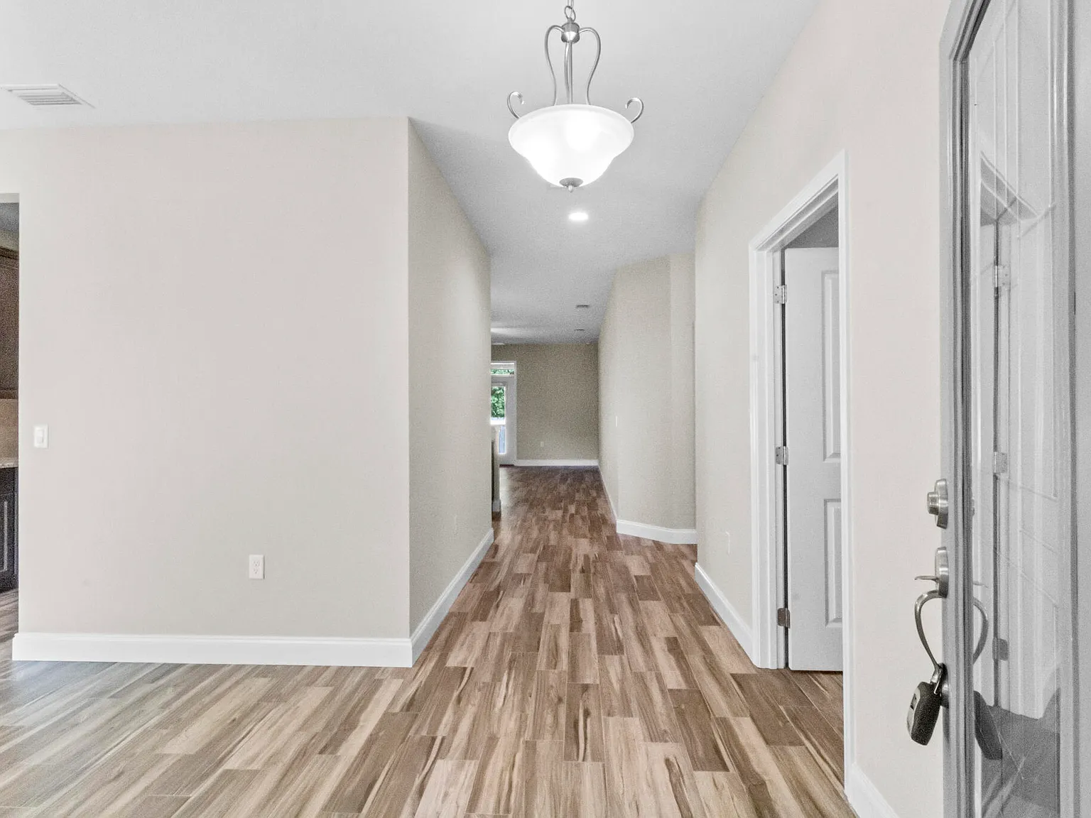 4 bed, 2.0 bath, 1991 sqft, $2,750 — Photo 3