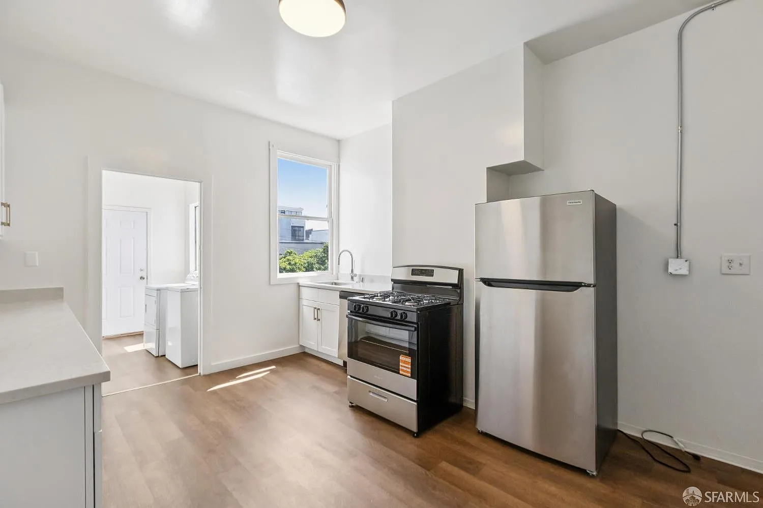 3 bed, 1000 sqft, $5,995 — Photo 3