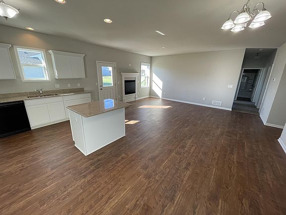 2nd image of 2620 Claremont Dr