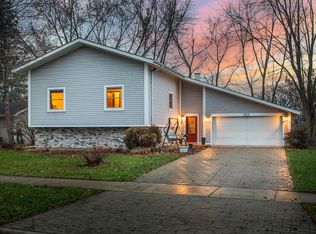 1119 Hidden Spring Dr, Naperville, IL 60540