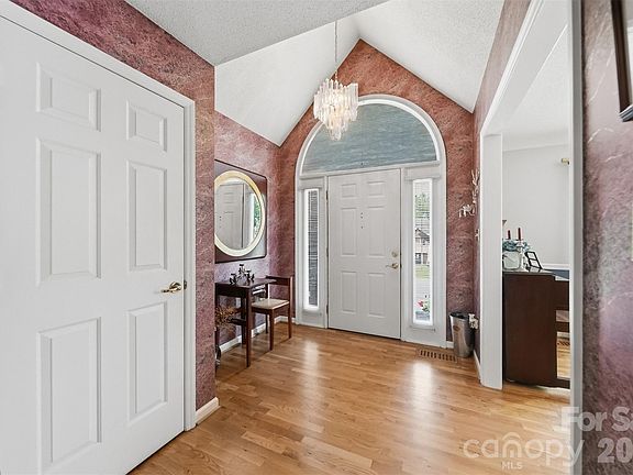 3rd image of 3650 Foxboro Ln NE