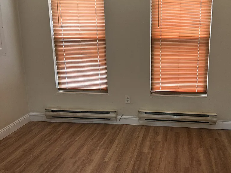414 E 4th St #1 — Photo 6