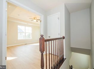 25233 Laureldale Ter #1, Chantilly, VA 20152