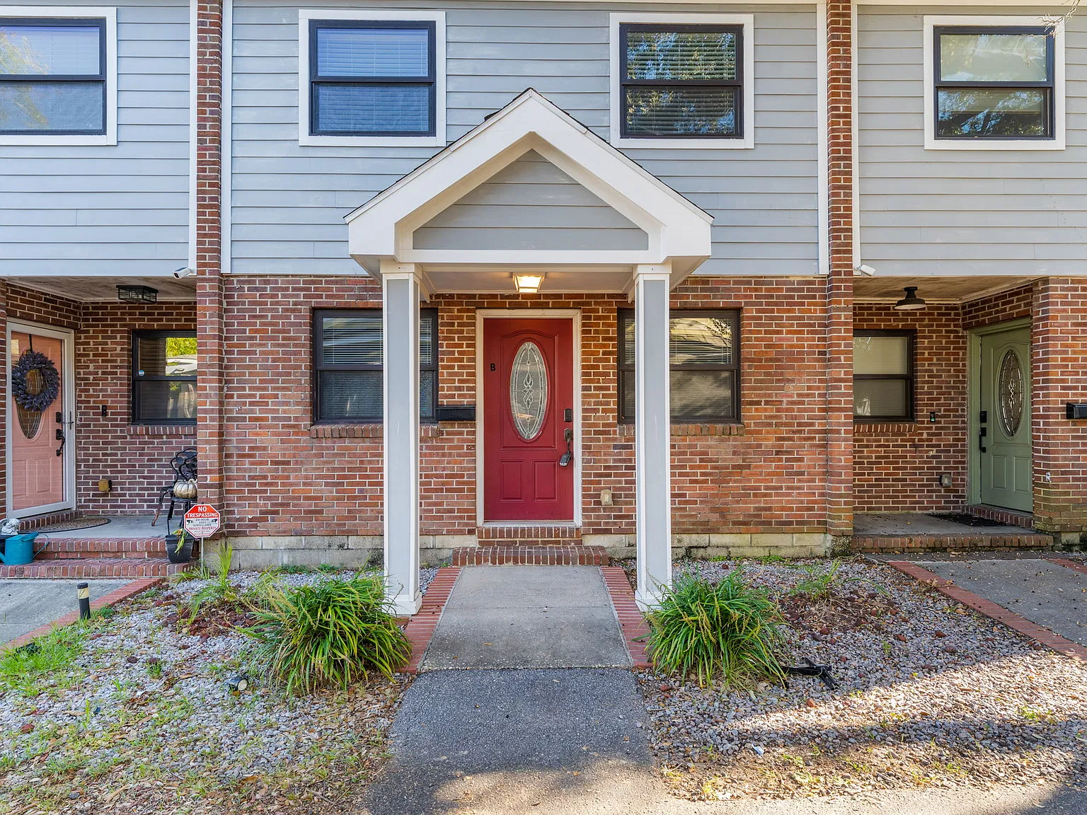 2 bed, 1.5 bath, 977 sqft, $2,700 — Photo 2