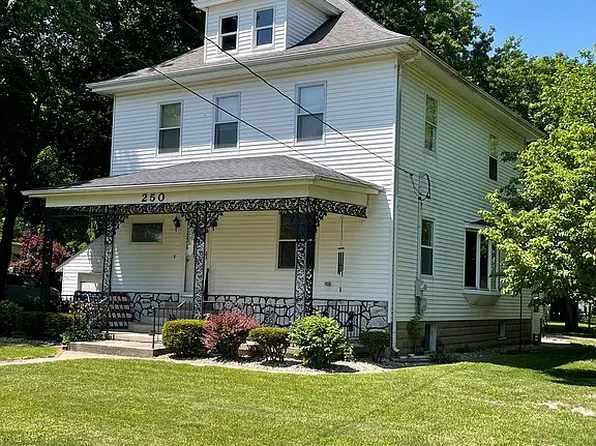 250 W Ruby St, Macon, IL 62544