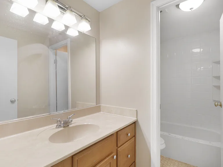 8507 Castlemill Cir — Photo 4
