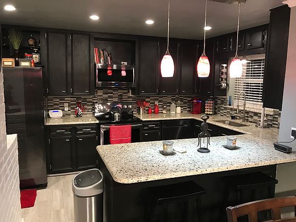 4th image of 225 Live Oak Ln