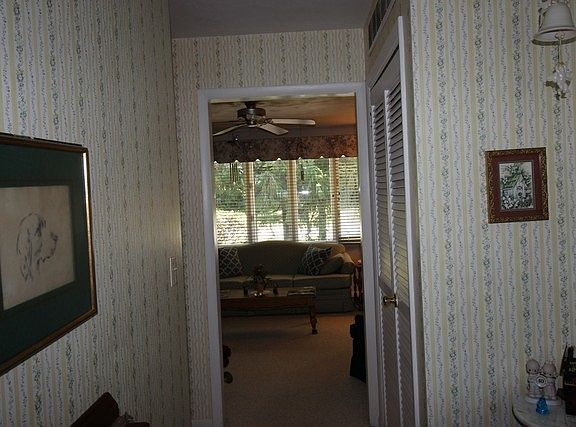 4th image of 1060 Jameson Ct