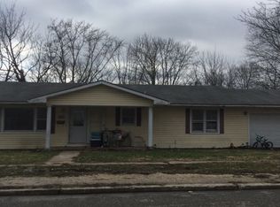 609 N 5th St, Elsberry, MO 63343