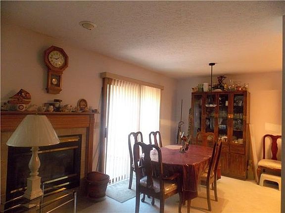 4th image of 4825 Hawthorn Ln