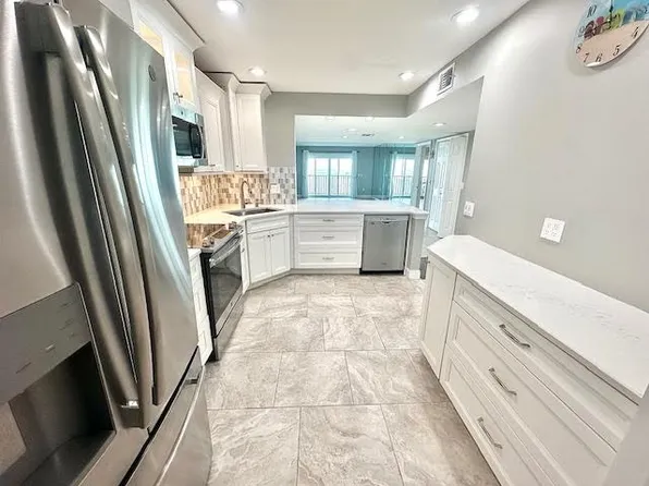 7300 Sun Island Dr S APT 1705, South Pasadena, FL 33707