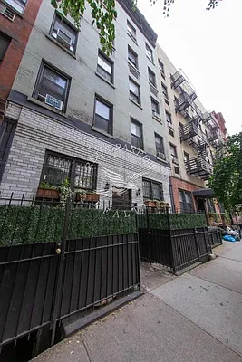 Rented by Red Sparrow Realty Group | media 44