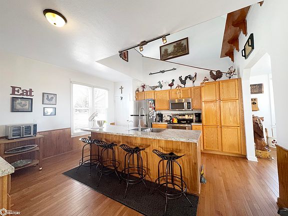 3rd image of 1424 Lemon Ave