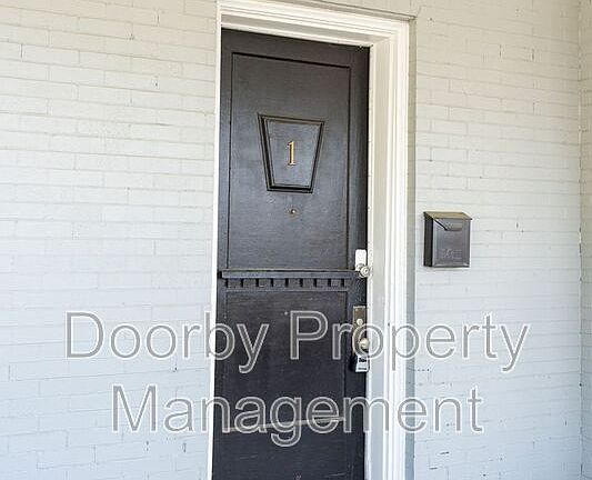 2nd image of 1001 Oak St APT 1