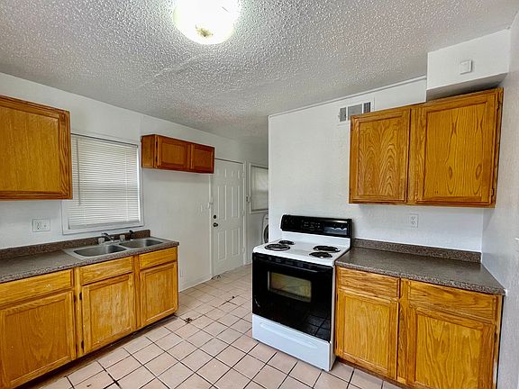 4th image of 9534 Charlotte St