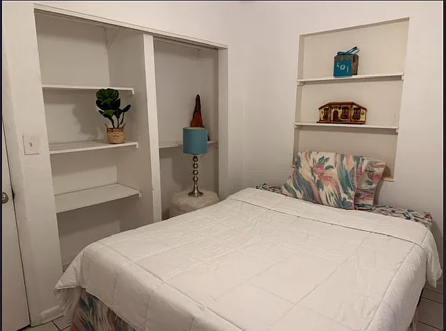 4710 NE 1st Ter #1G — Photo 2