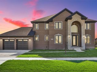 22064 Chaucer Ct, Macomb, MI 48044