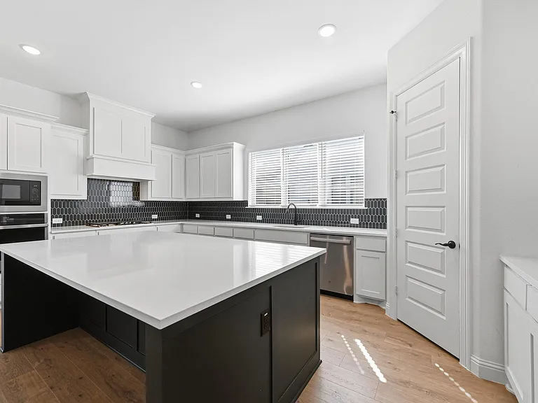 513 Fieldstone Ln — Photo 3