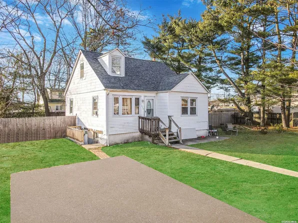 235 Tree Avenue, Central Islip, NY 11722