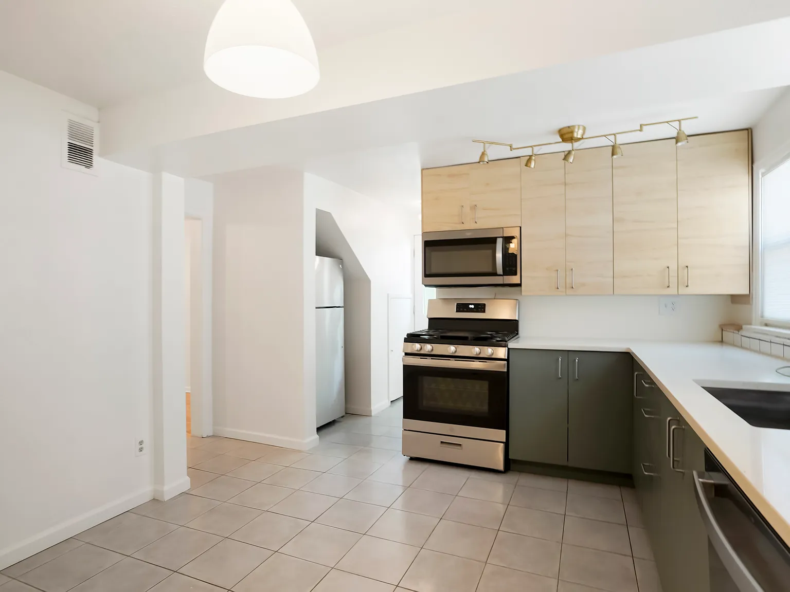 2 bed, 1000 sqft, $2,500 — Photo 3