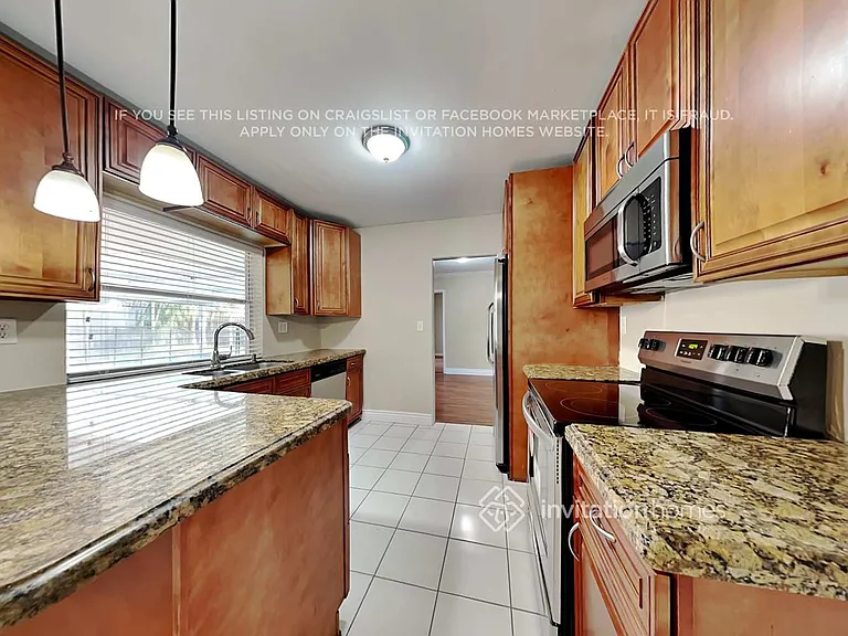 1451 SW 10th St — Photo 7