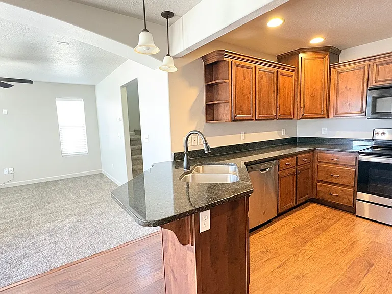 173 E Fiddlers Canyon Rd #1 — Photo 8
