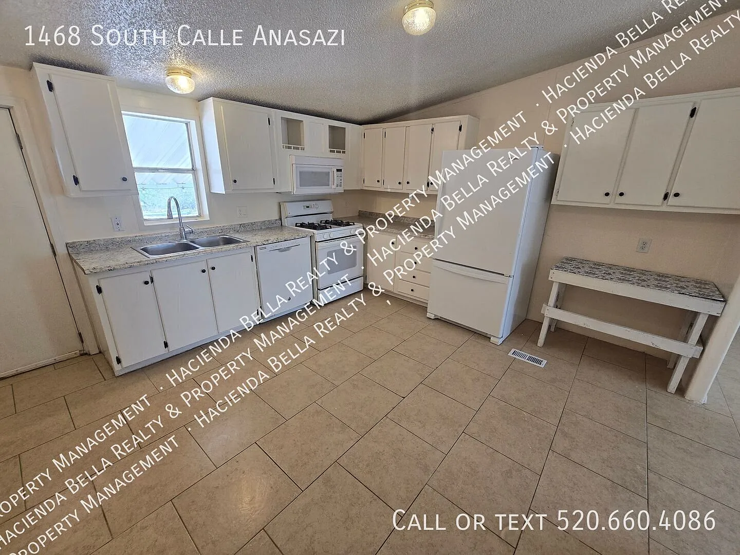 Huge Private Location 3 Bedroom 2 Bath Home!! Horse Property — Photo 2